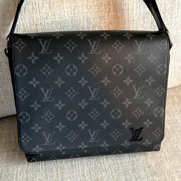 Louis Vuitton Messenger - Picture 2 of 6